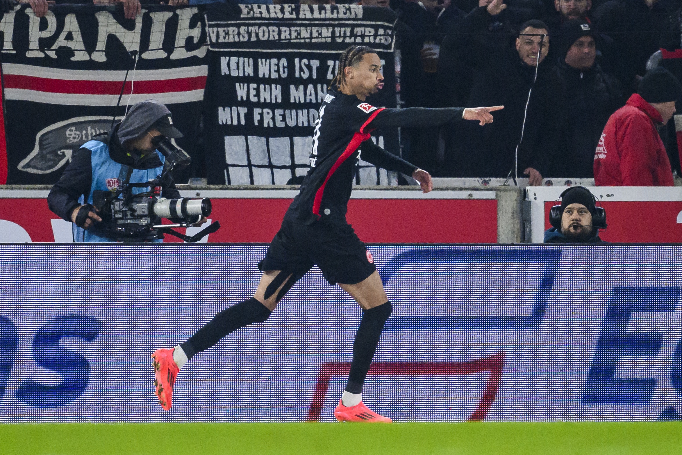 ewc电竞世界杯-记者:一旦确定无法签下伊萨克,利物浦将迅速推进埃基蒂克的转会